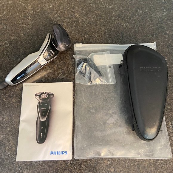 Philips Norelco 5000 Series Wet and Dry Electric Shaver - Picture 9 of 9